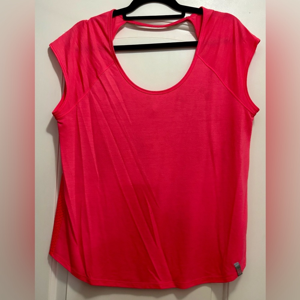 Under Amor Women's Pink Top